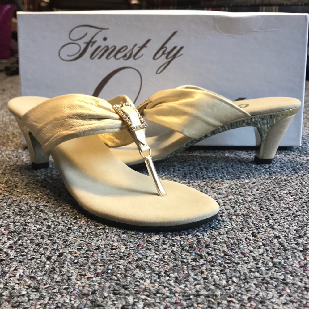 New in Box Onex Champagn Dynasty Sandal Rhinestone